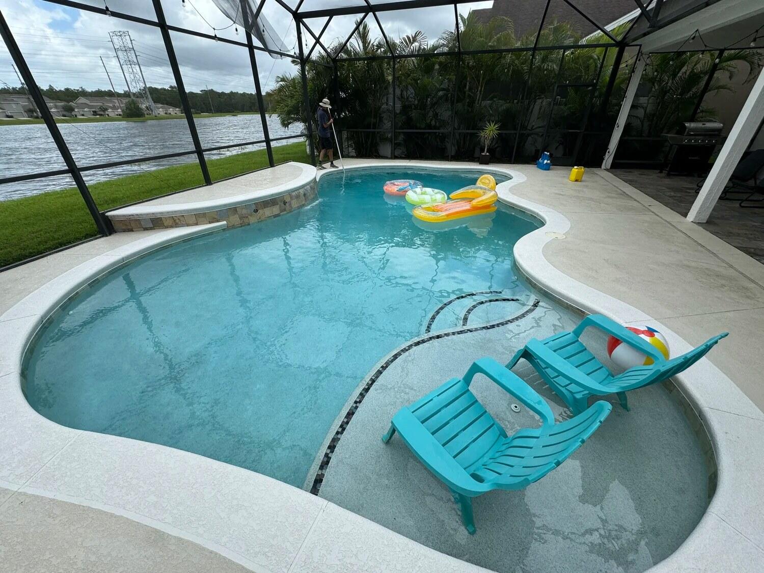 Elemental Pools technician servicing a screened pool in East Orlando